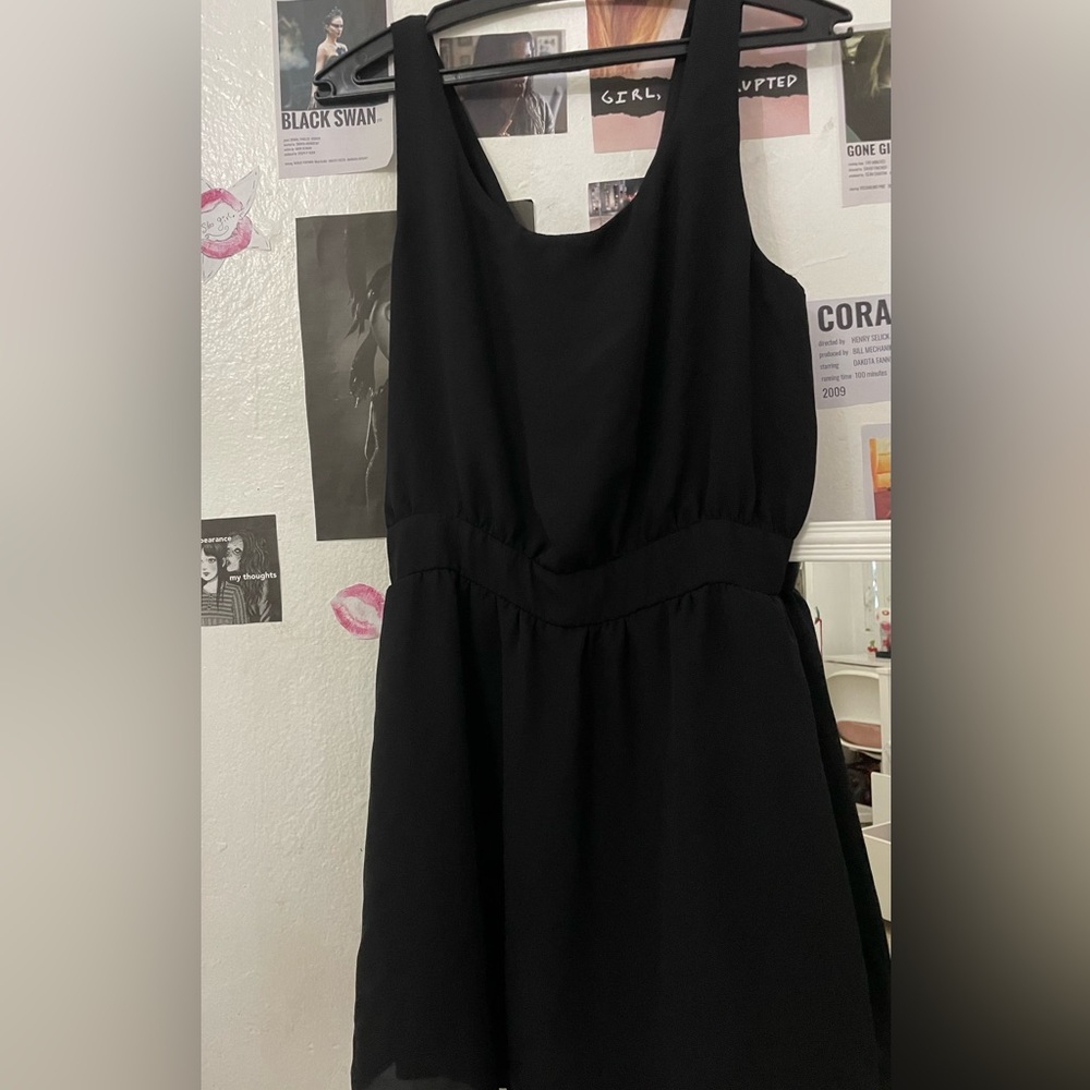 It's a short jumper black ⋆✮